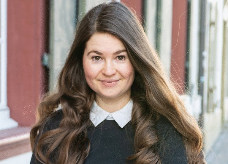 Dr. Elena Gross, PhD